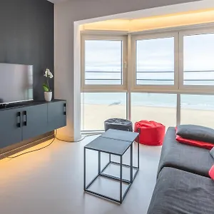 https://luxe-appartement-eliza-frontaal-zeezicht-in-mariakerke.ostend-hotel.net
